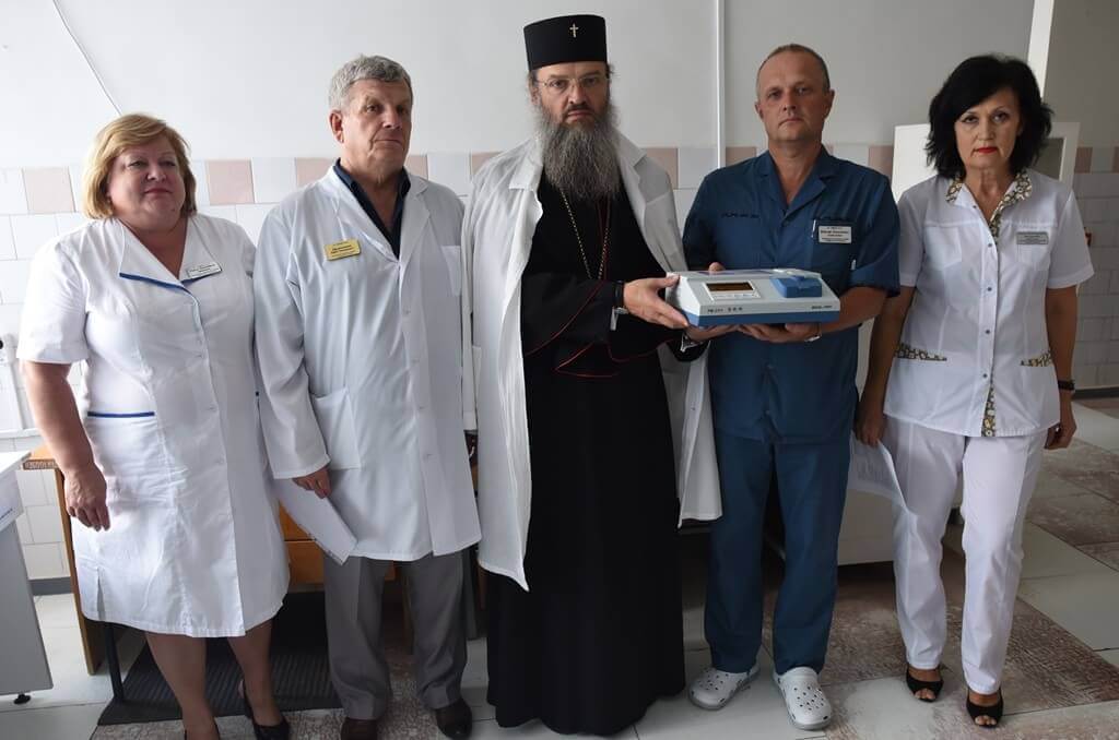 Завдяки благодійній допомозі Запорізької єпархії в лікарні - нове обладнання для експрес-діагностики детская больница запорожье КНП «Міська дитяча лікарня №5» ЗМР – це єдина у місті Запоріжжі багатопрофільна дитяча лікарня, де сконцентровано всі види надання спеціалізованої медичної допомоги дитячому населенню: стаціонарної, консультативної амбулаторно-поліклінічної та виїзної для інтенсивної терапії новонародженим. Завдяки благодійній допомозі Запорізької єпархії в лікарні - нове обладнання для експрес-діагностики детская больница запорожье КНП «Міська дитяча лікарня №5» ЗМР – це єдина у місті Запоріжжі багатопрофільна дитяча лікарня, де сконцентровано всі види надання спеціалізованої медичної допомоги дитячому населенню: стаціонарної, консультативної амбулаторно-поліклінічної та виїзної для інтенсивної терапії новонародженим.