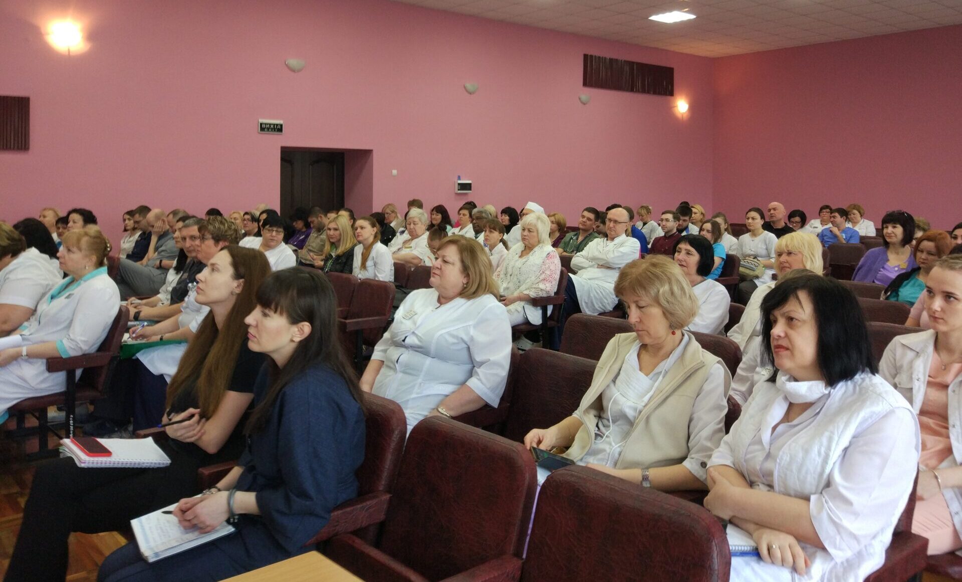 Підсумки роботи лікарні за 2019 рік детская больница запорожье КНП «Міська дитяча лікарня №5» ЗМР – це єдина у місті Запоріжжі багатопрофільна дитяча лікарня, де сконцентровано всі види надання спеціалізованої медичної допомоги дитячому населенню: стаціонарної, консультативної амбулаторно-поліклінічної та виїзної для інтенсивної терапії новонародженим.