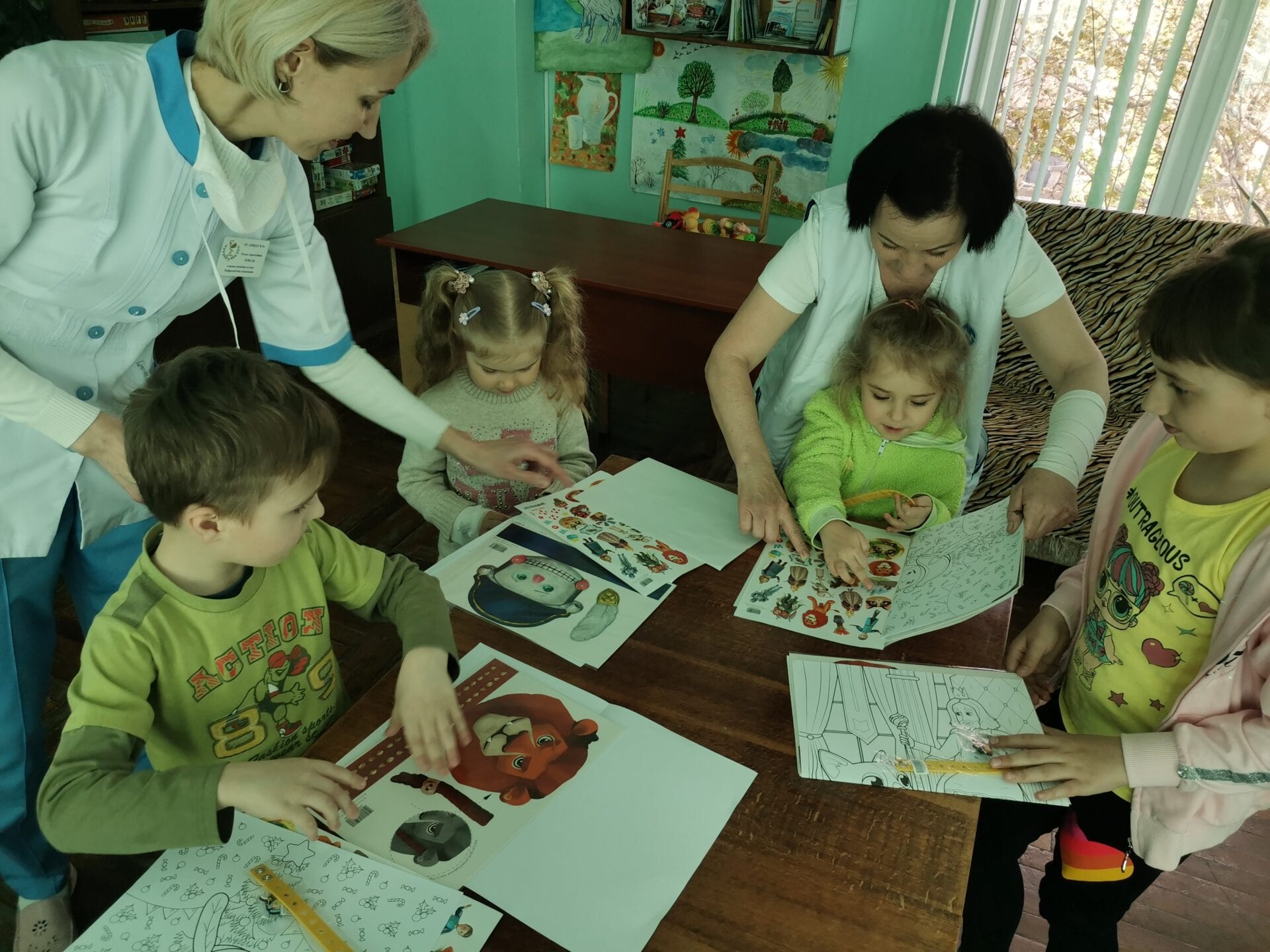 Приємні подарунки маленьким пацієнтам лікарні детская больница запорожье КНП «Міська дитяча лікарня №5» ЗМР – це єдина у місті Запоріжжі багатопрофільна дитяча лікарня, де сконцентровано всі види надання спеціалізованої медичної допомоги дитячому населенню: стаціонарної, консультативної амбулаторно-поліклінічної та виїзної для інтенсивної терапії новонародженим.