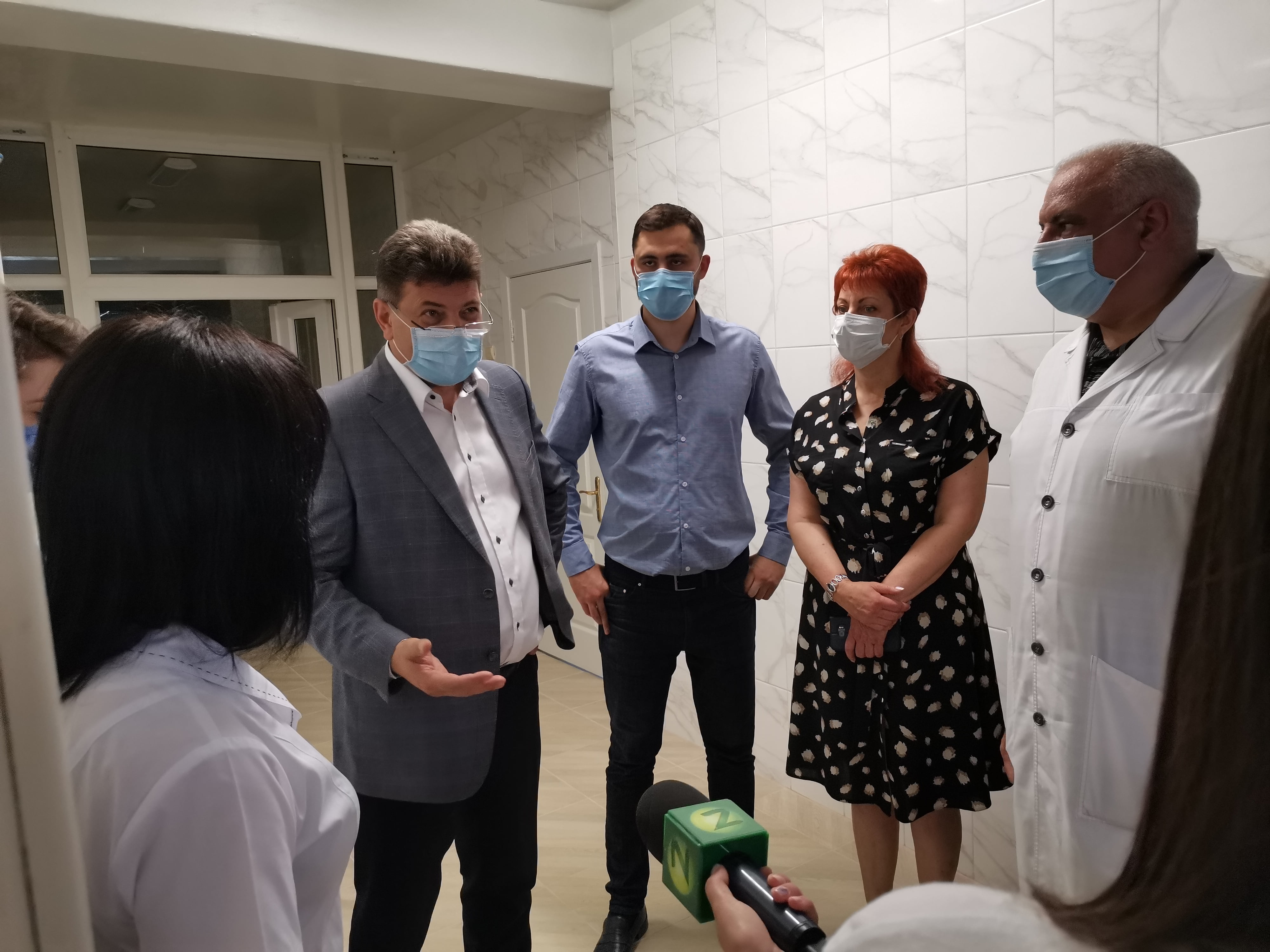 Проведення ремонтних робіт та нове обладнання в лікарні детская больница запорожье КНП «Міська дитяча лікарня №5» ЗМР – це єдина у місті Запоріжжі багатопрофільна дитяча лікарня, де сконцентровано всі види надання спеціалізованої медичної допомоги дитячому населенню: стаціонарної, консультативної амбулаторно-поліклінічної та виїзної для інтенсивної терапії новонародженим.