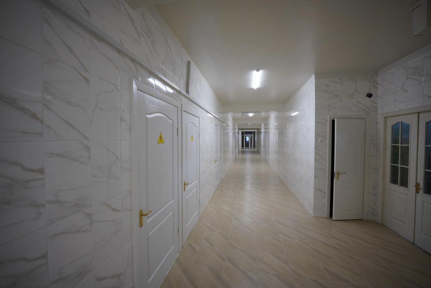 Проведення ремонтних робіт та нове обладнання в лікарні детская больница запорожье КНП «Міська дитяча лікарня №5» ЗМР – це єдина у місті Запоріжжі багатопрофільна дитяча лікарня, де сконцентровано всі види надання спеціалізованої медичної допомоги дитячому населенню: стаціонарної, консультативної амбулаторно-поліклінічної та виїзної для інтенсивної терапії новонародженим.